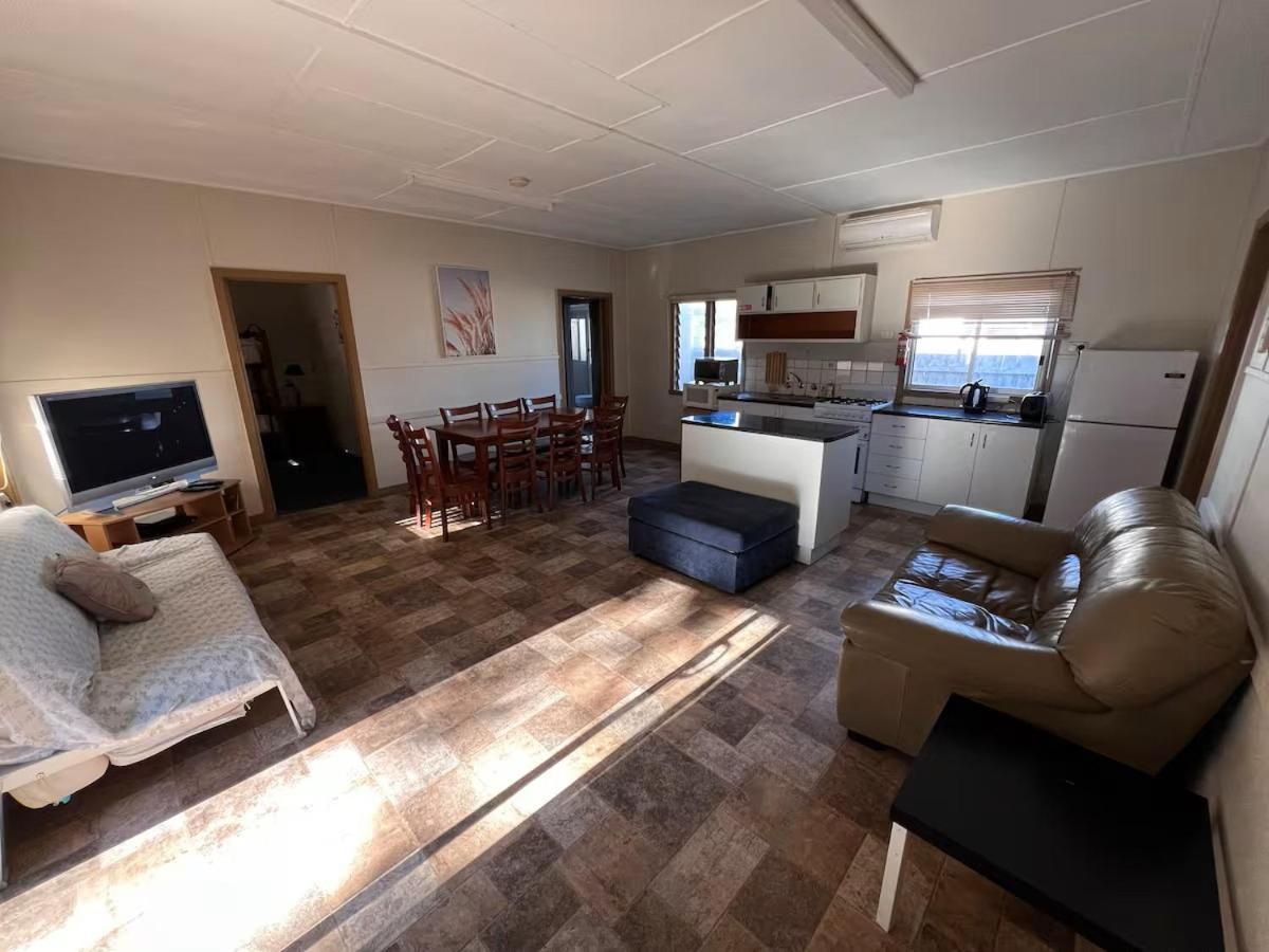 Kickback Cottages Lakes Entrance Exterior photo