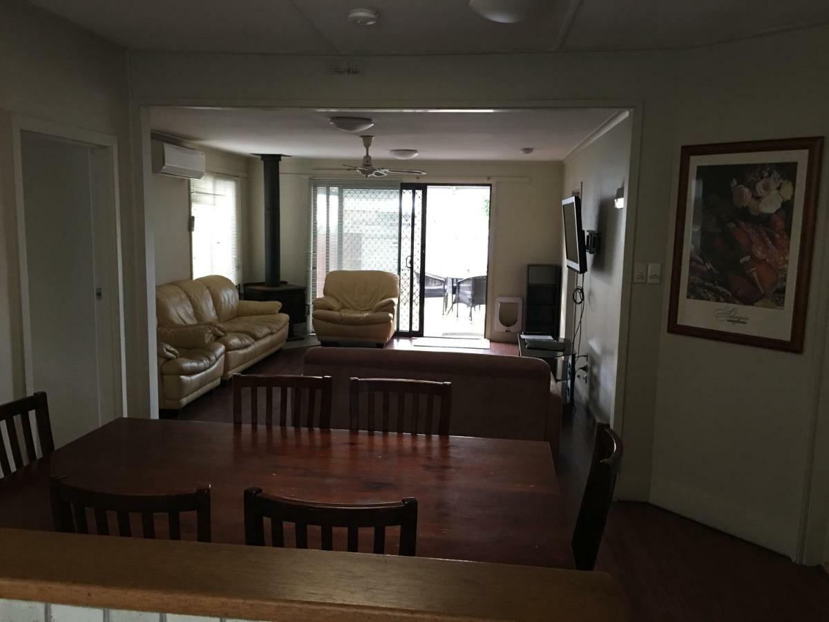 Kickback Cottages Lakes Entrance Exterior photo